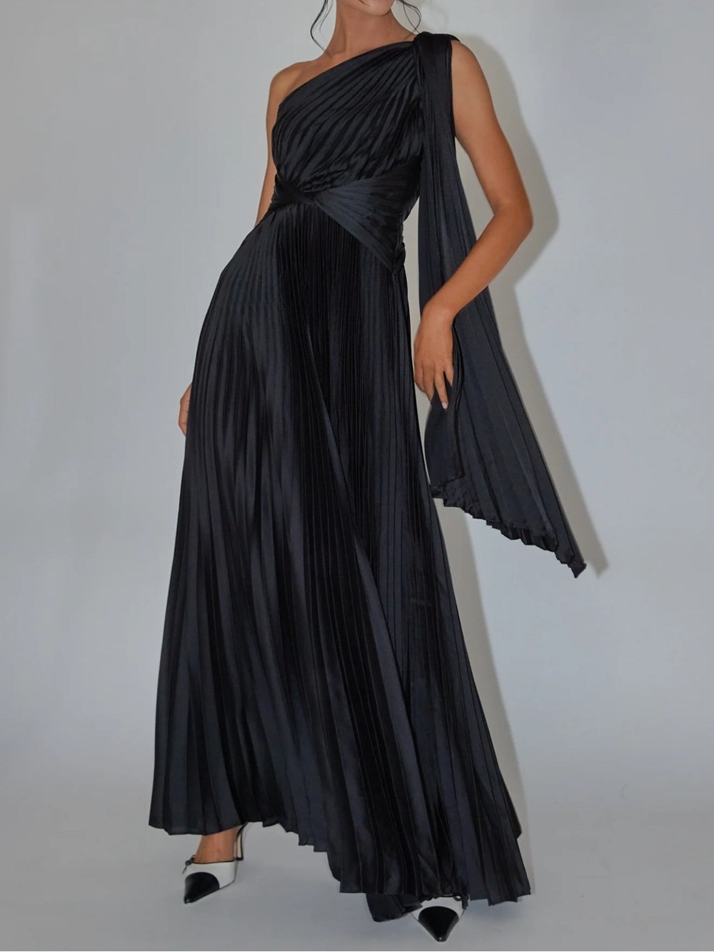 Selfie Leslie Laxmi Accordion Pleat Maxi Dress Black - Size Large
